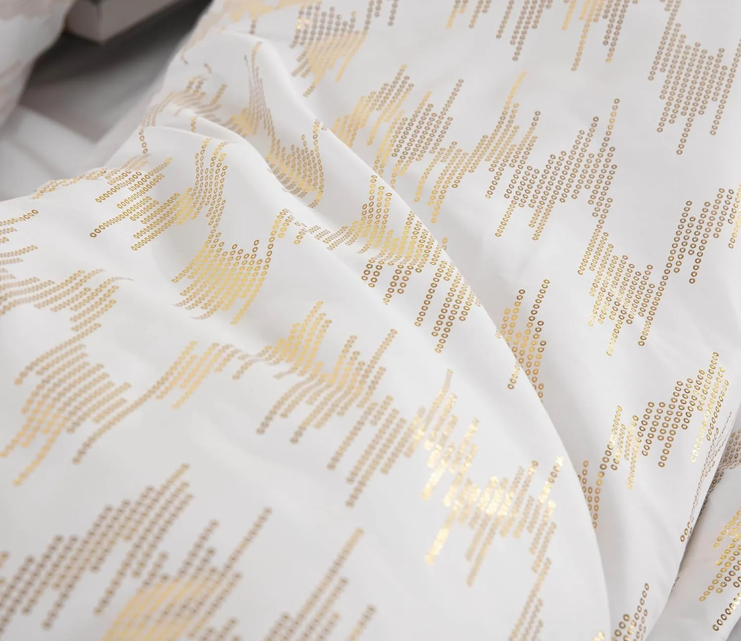 Chezmoi Collection Samantha 3-Piece Sound Wave Vector Circles Foil Metallic Printed Comforter Set (Queen, White/Gold)