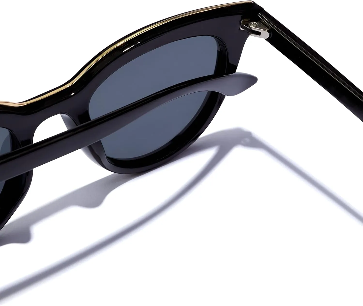 Hawkers Bella - Polarized Sunglasses Men and Women - Sunglasses Womens and Mens - Trendy Sunglasses - 100% UV400 Protection