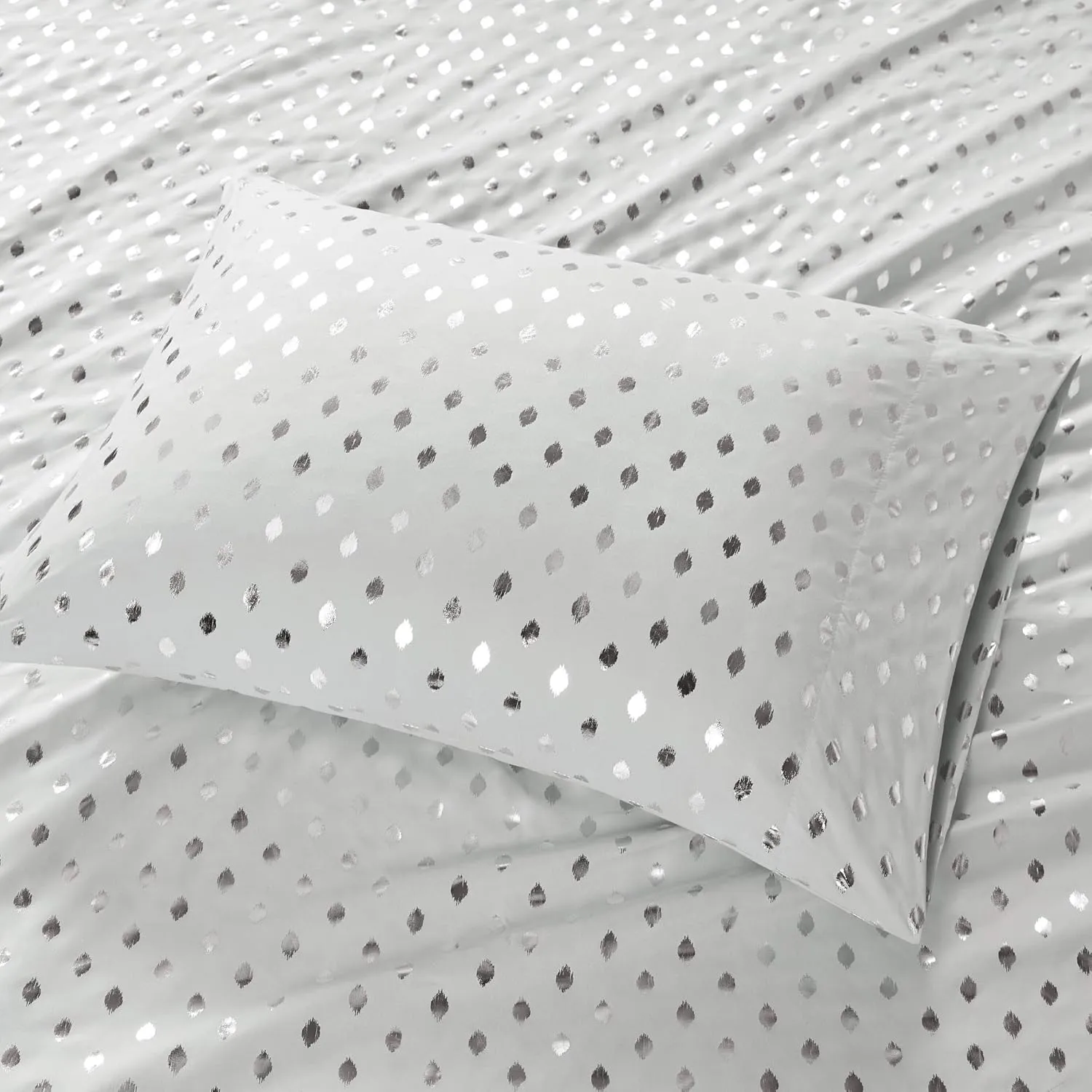 Intelligent Design Microfiber Cozy Bed Sheet Set, Modern All Season Bedding & Pillowcases, Premium 14" Elastic Pocket Fits up to 16" Mattress, Queen Grey/Silver Metallic Dot 4 Piece