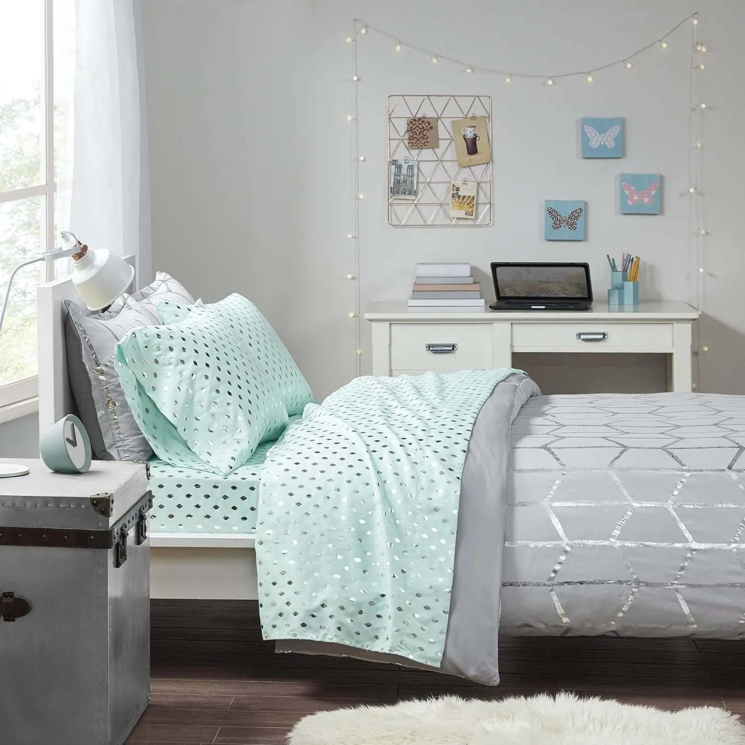 Intelligent Design Microfiber Cozy Bed Sheet Set, Modern All Season Bedding & Pillowcases, Premium 14" Elastic Pocket Fits up to 16" Mattress, Twin Aqua/Silver Metallic Dot 3 Piece