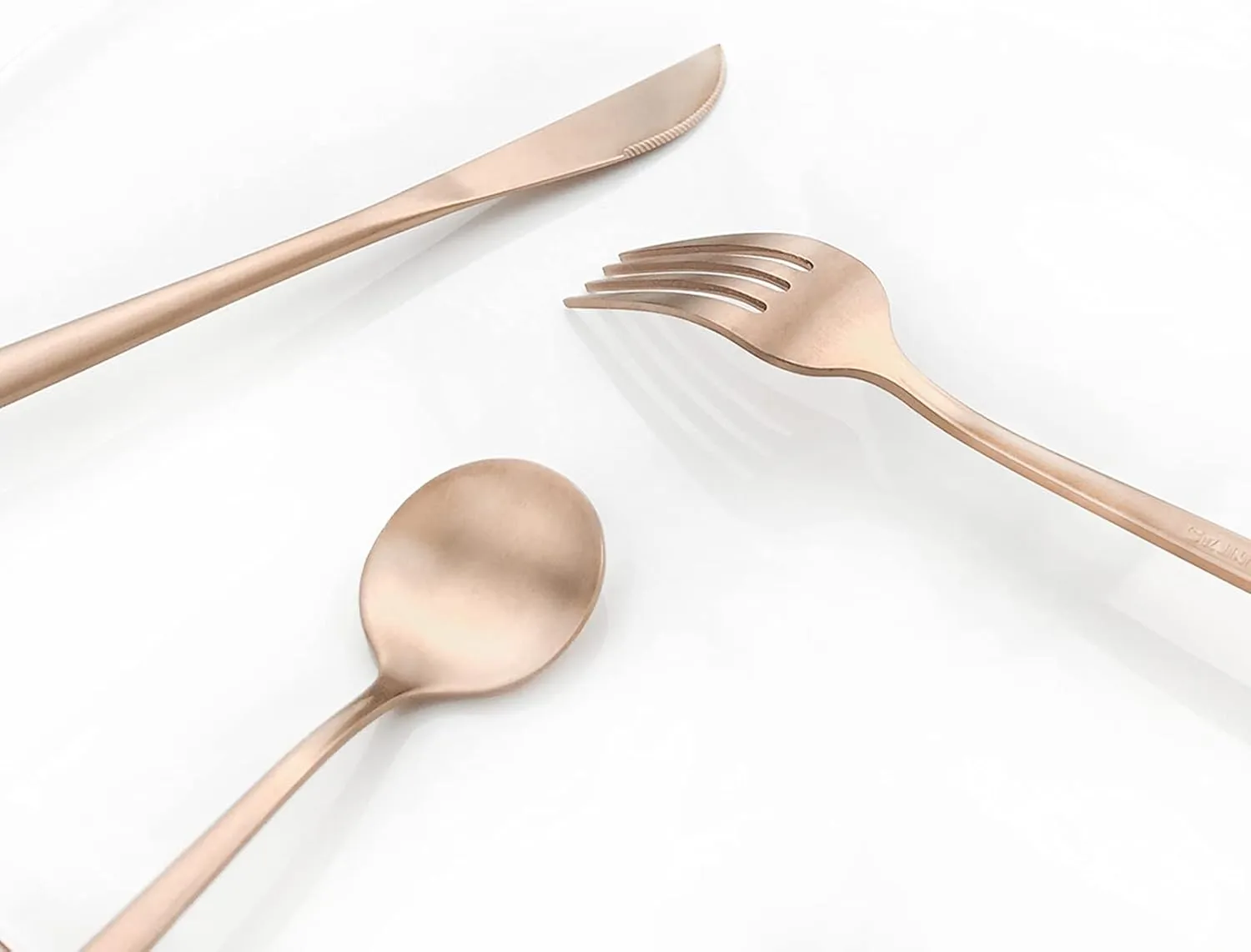 Matte 30-Pieces Copper Flatware Set 18/0 Stainless Steel Dinnerware Kitchen Utensils For Dinner Dessert Cake Tea Coffee Tableware Service For 6 (Rose Gold)