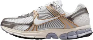 Nike Zoom Vomero 5 Shoes (HJ7247-099, Platinum Tint/Metallic Pewter/Metallic Gold/White) Size 8