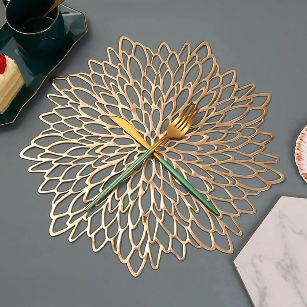 Placemats 15 inch Pressed Vinyl Round Table Mates for Dining Table Set of 6, Washable and Wipeable Kitchen Place Mat for Holiday Wedding Dinner Table Decoration Mat (Gold A)