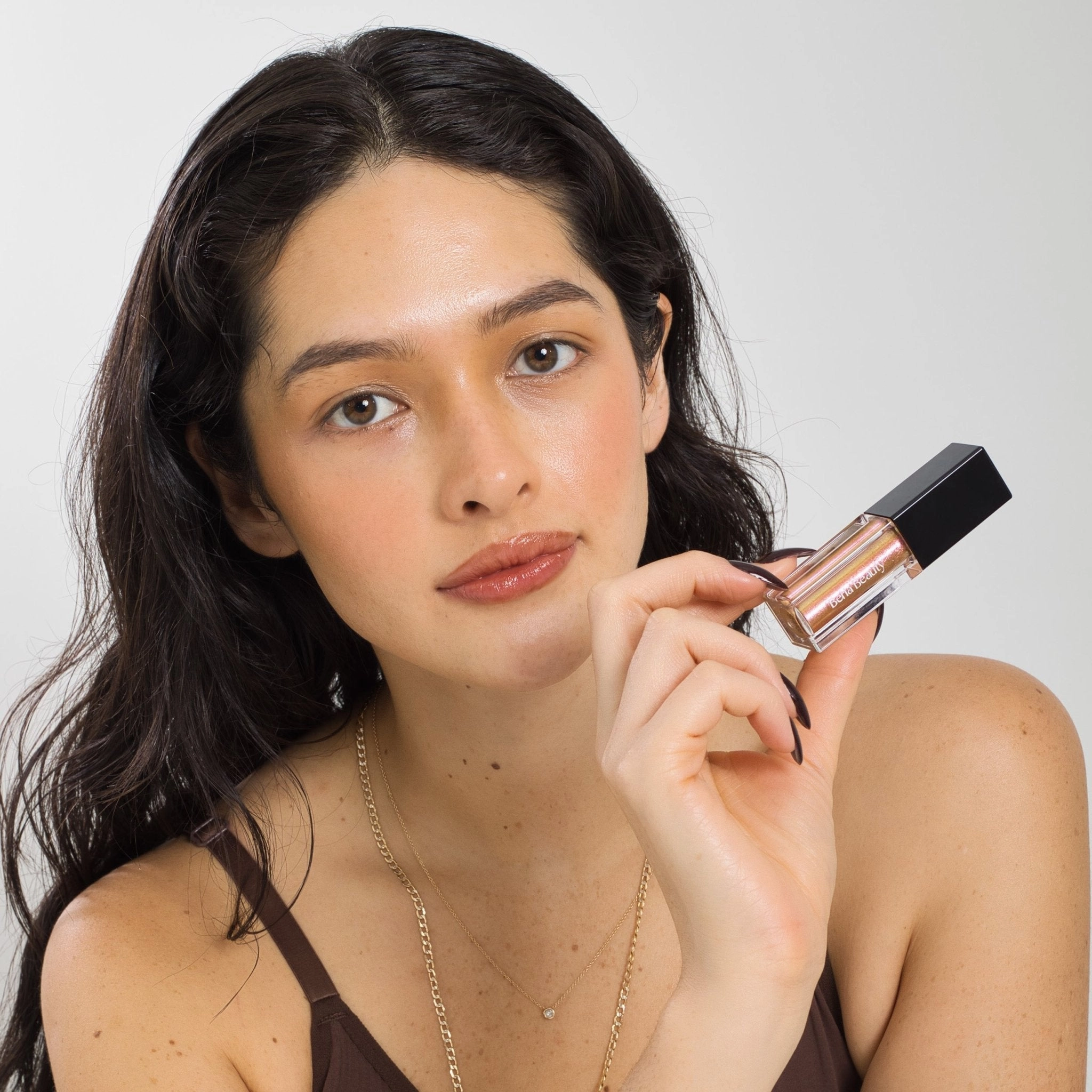Vegan Liquid Shimmer Eyeshadow - Shimmery and Long-lasting