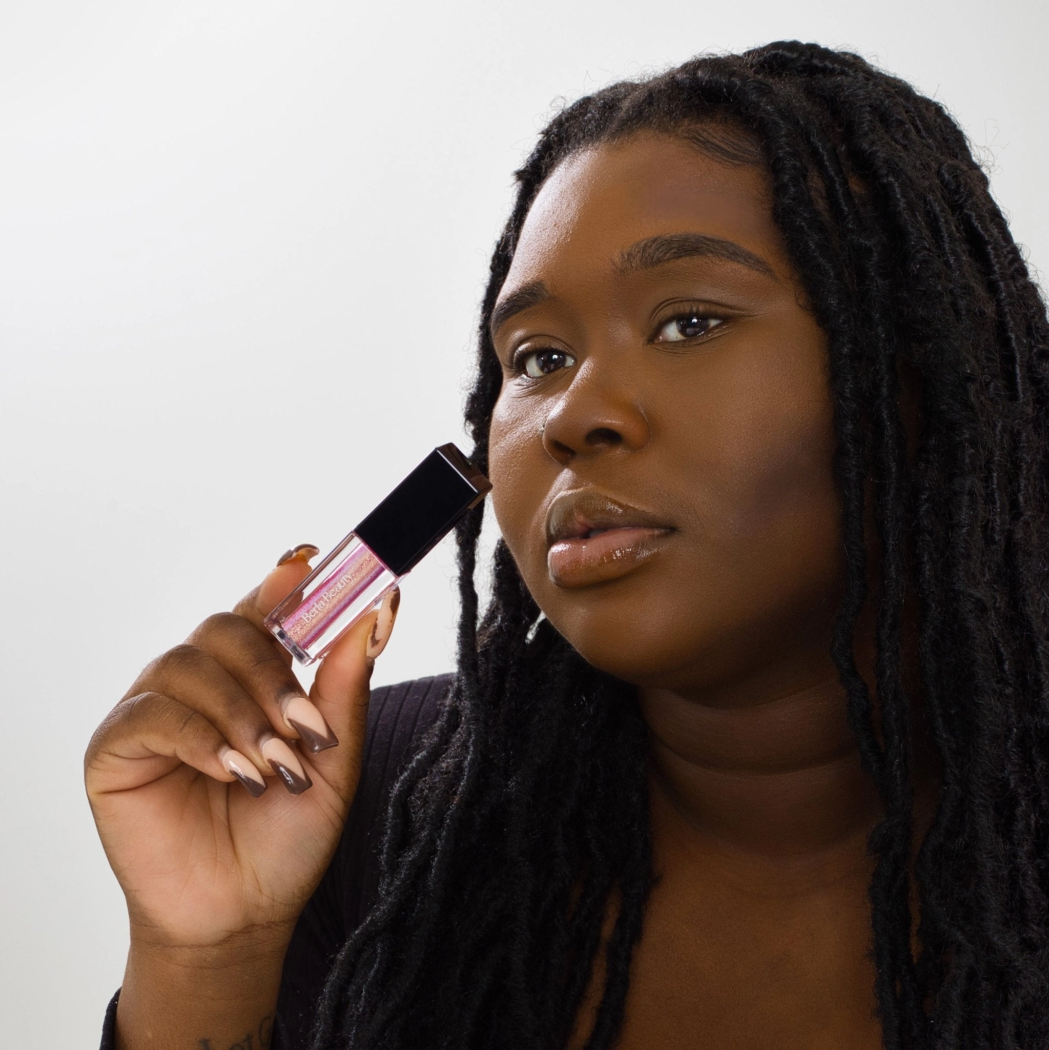Vegan Liquid Shimmer Eyeshadow - Shimmery and Long-lasting