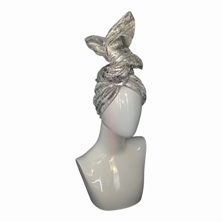Velvet Twisturban in white  with bright silver "mica" pattern